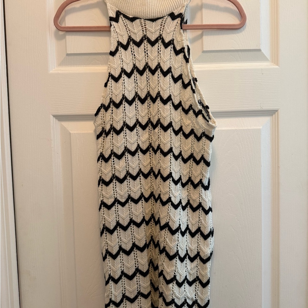 Sleeveless Chevron crochet dress- Cream & Black